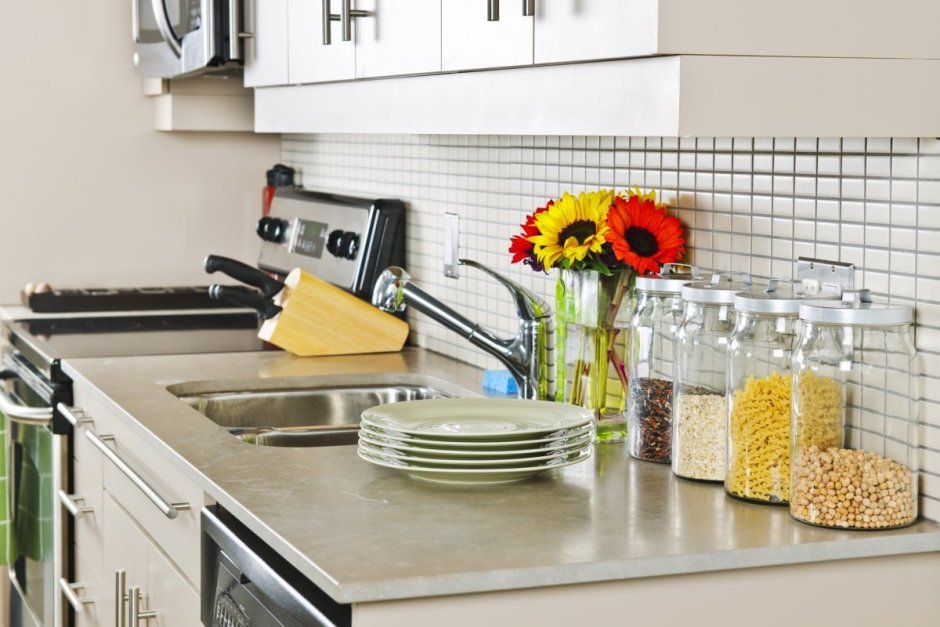 House cleaning services in Redmond - bright clean kitchen by JenyClean