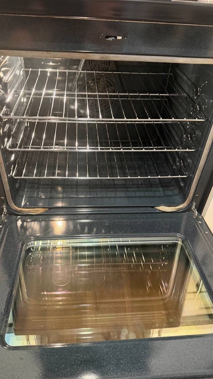 Same oven with clean, clear door glass and shiny racks after JenyClean move-out cleaning in Issaquah, WA