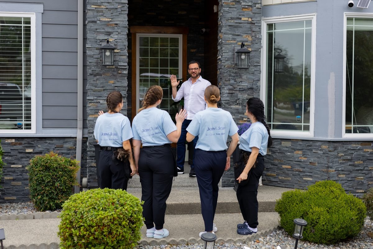 House cleaning in Issaquah: JenyClean cleaners greeted by a homeowner at the front door