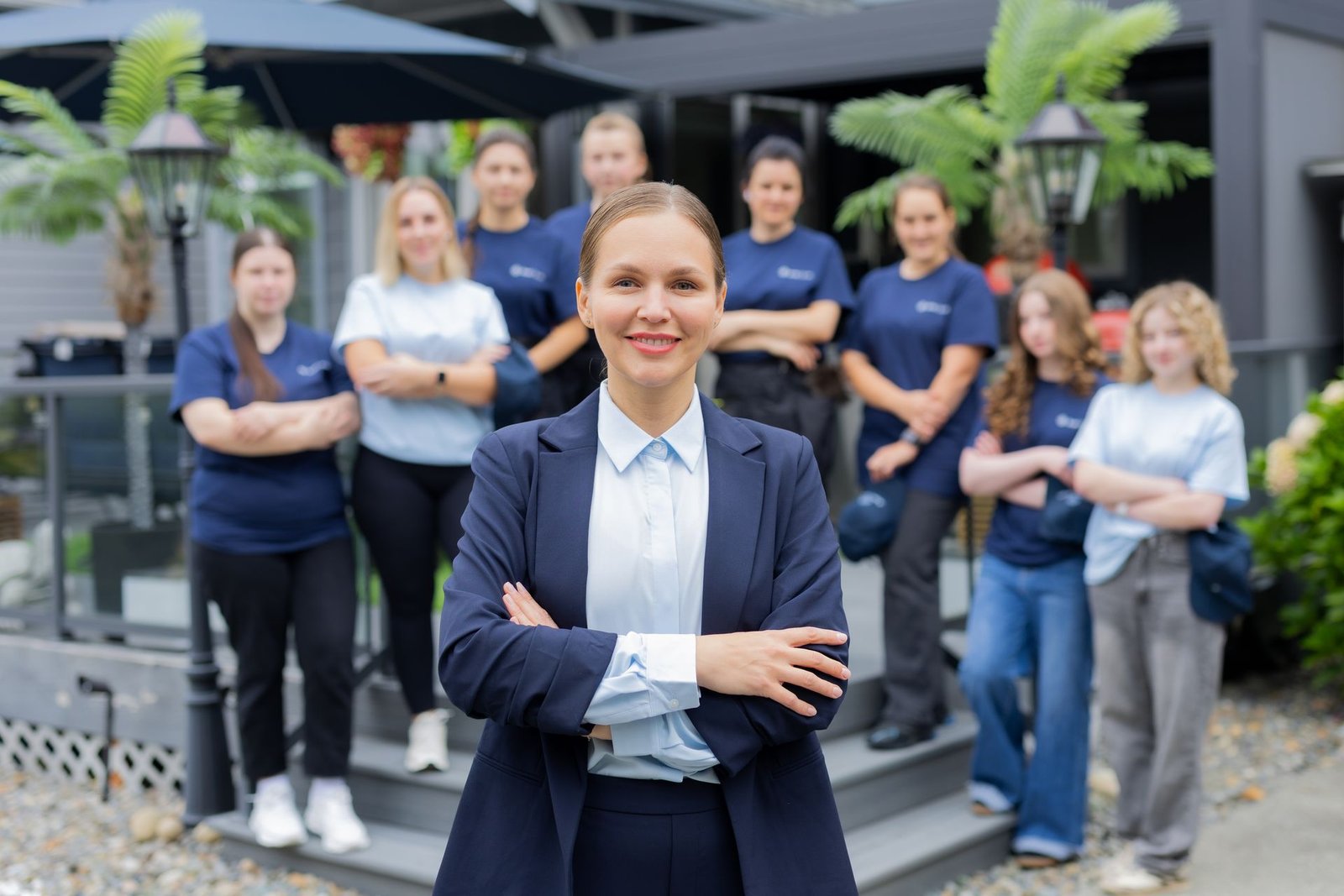 JenyClean manager standing in front of the cleaning team